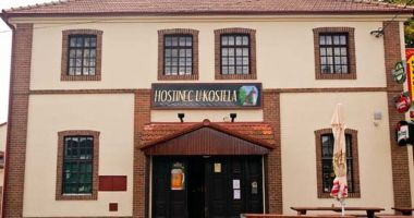 Hostinec U Kostela