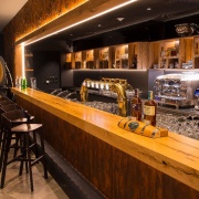 Restaurant &amp; Pub D1