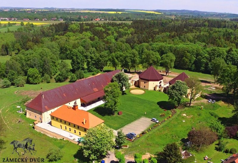 Zámecký dvůr