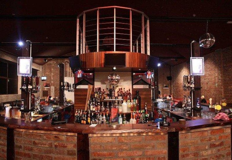 Hobé music hall