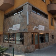 JustWINE bar &amp; shop Zahradníkova