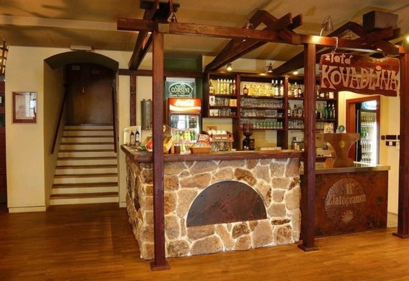 Zlatá Kovadlina Restaurace &amp; Bowling