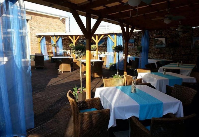 Noem Arch Restaurant