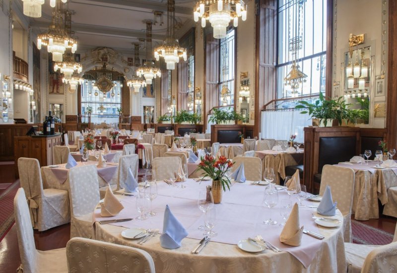 Francouzská restaurace Art Nouveau
